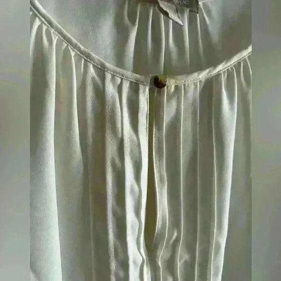 Banana Republic White Blouse - Picture 3 of 7